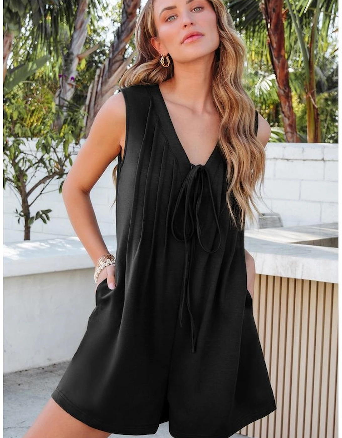 Black white Tie V Neck Pintuck Sleeveless Loose Romper