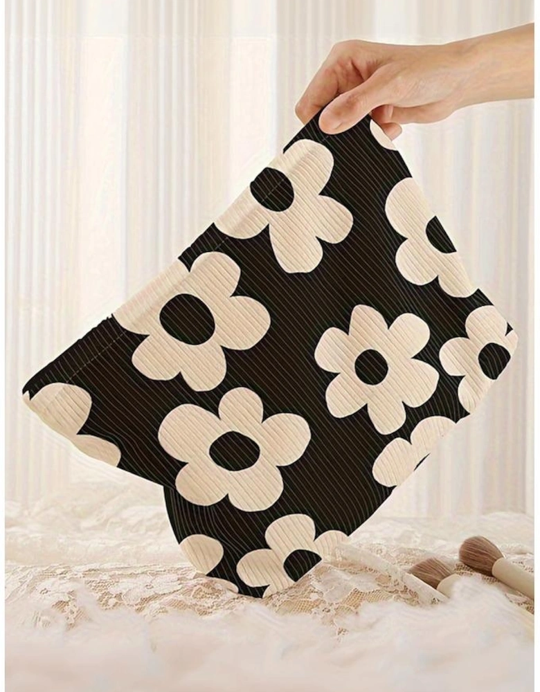 Azura Exchange Black Colorful Flower Printed Rib Textured Cosmetic Bag