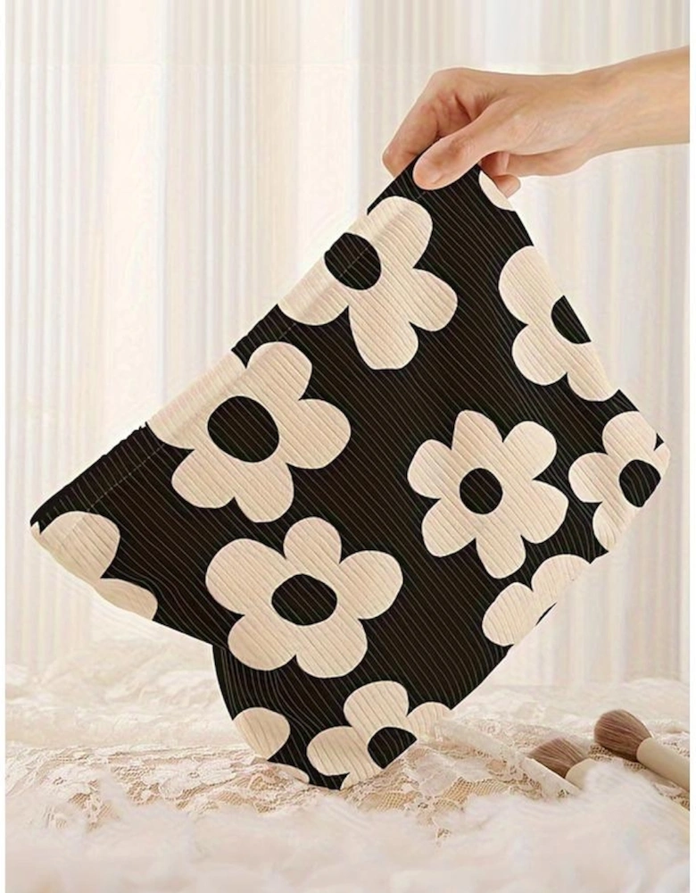 Azura Exchange Black Colorful Flower Printed Rib Textured Cosmetic Bag