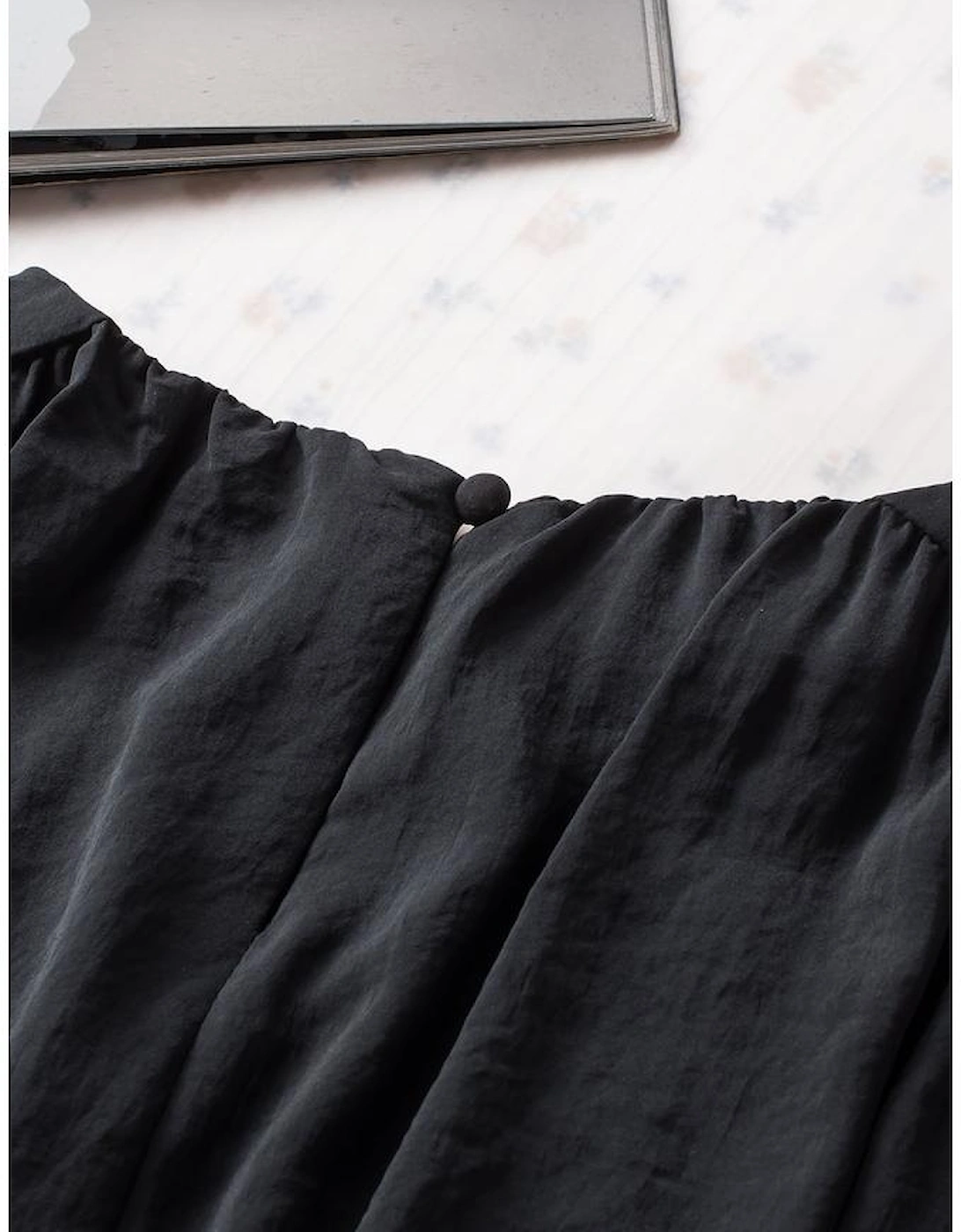 Black Padded Shoulder Buttoned Cuffs Pleated Loose Blouse