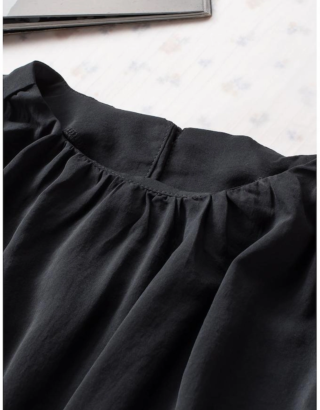 Black Padded Shoulder Buttoned Cuffs Pleated Loose Blouse