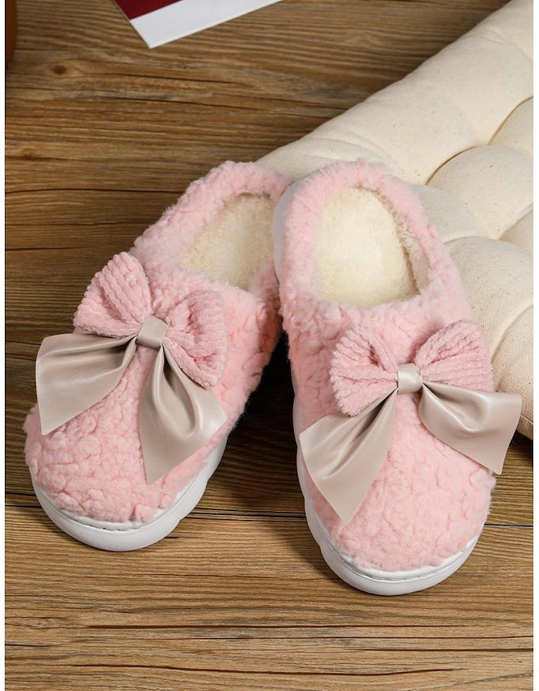 Pink Contrast Bowknot Applique Plush Winter Slippers (Bow Colors May Differ by Batch)