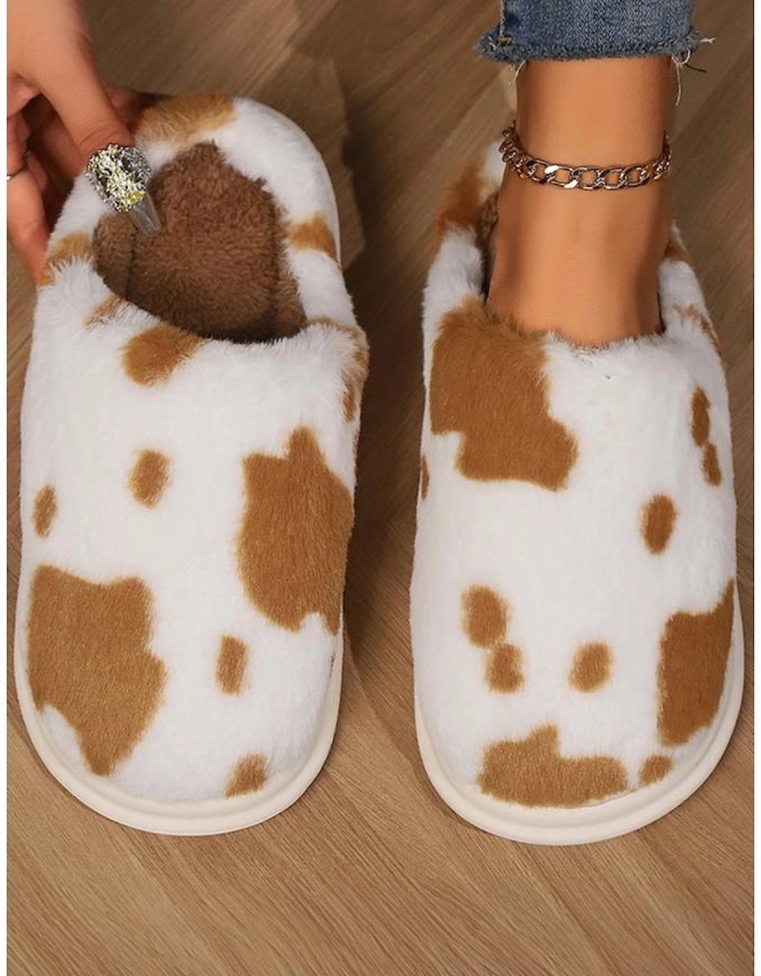 Chestnut Cow Spot Printed Plush Home Slippers