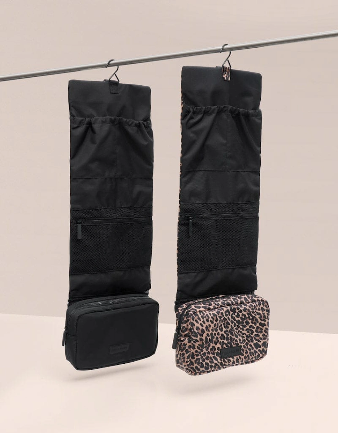 T+M Travel Roll Up Hanging Organiser Black