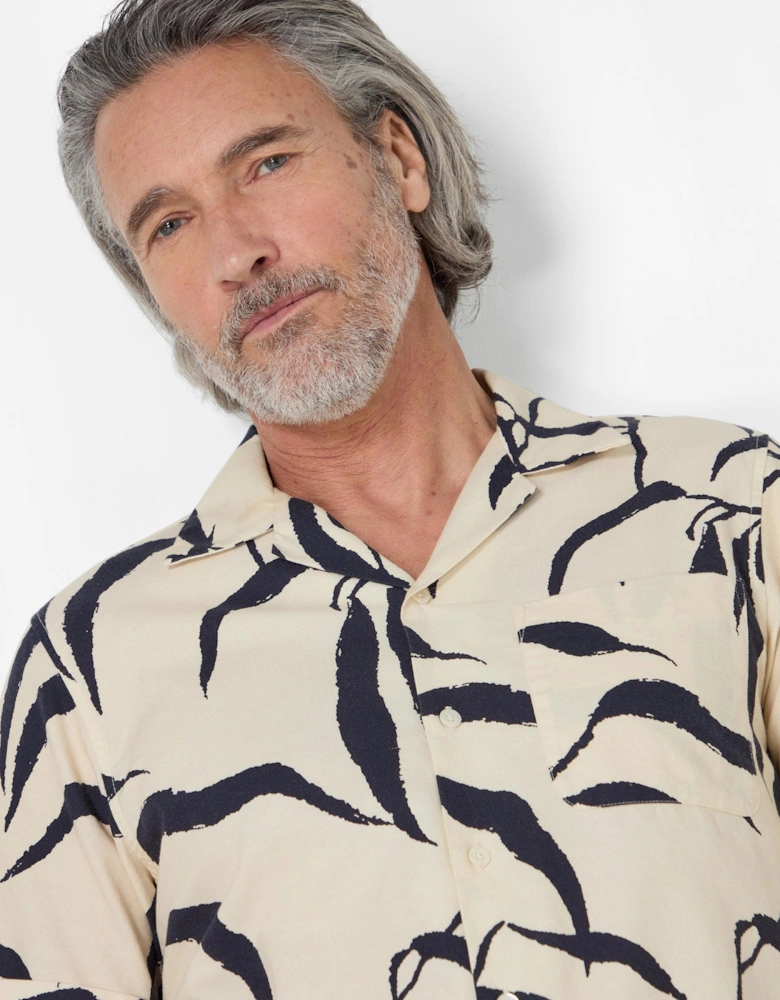 Ravenshead Mens Leaf Print Short Sleeved Shirt - Ecru