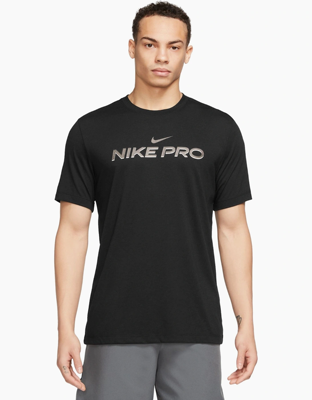 Nike Men's Black Pro T-Shirt  38 M