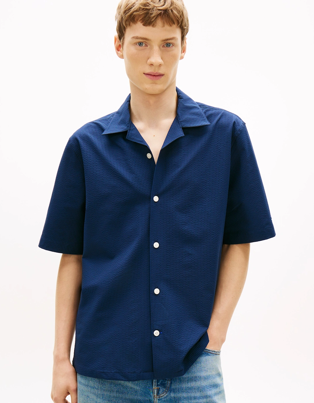 Tommy Hilfiger Men's Navy Performance Seersucker Short Sleeve Shirt - Carbon /Black Stripe  38/Regular M