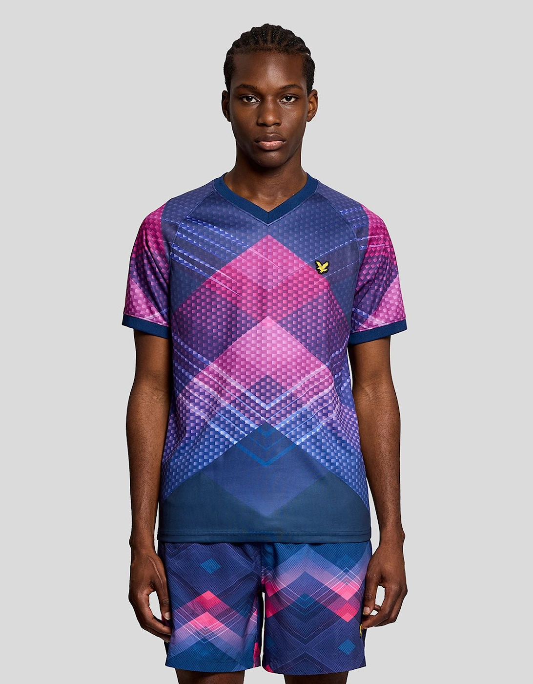 Lyle And Scott Men's Sports Chevron Football T-Shirt - Size 34