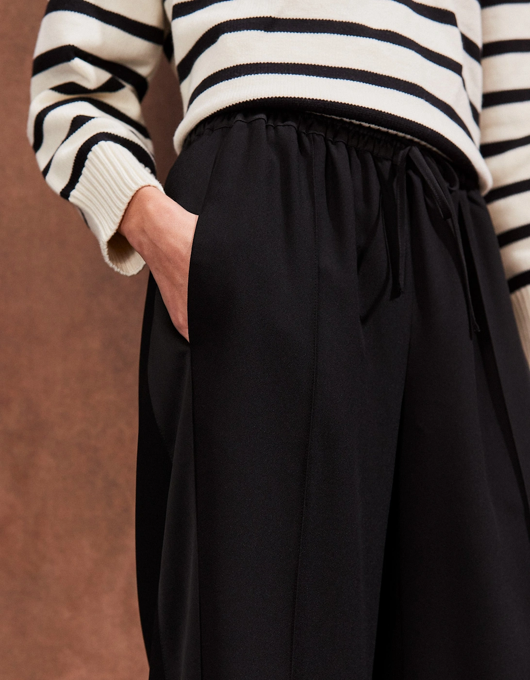 RO&ZO Women's Black Satin Side Stripe Trousers - Size: 6