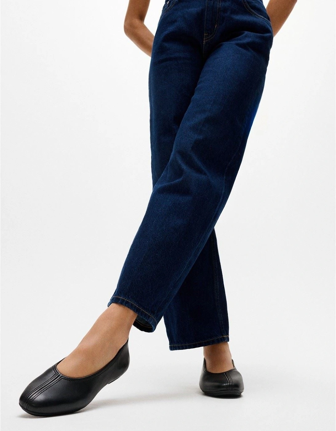 Delicato High-Cut Leather Women's Black Flats