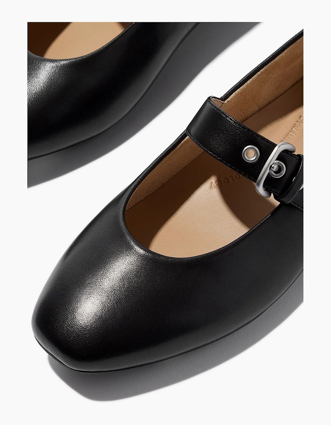 Delicato Leather Women's All Black Narrow Fit Shoes