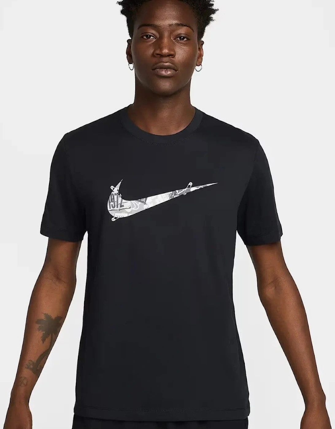 Nike Men's Black Paperclip T-Shirt  38 M
