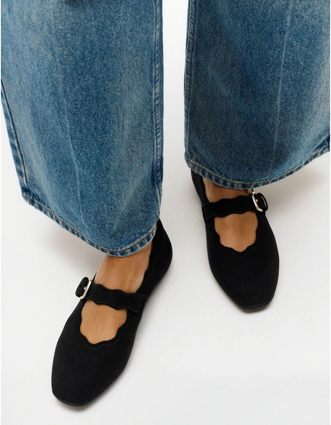 Delicato Wave-Edge Polyester Women's Black Shoes