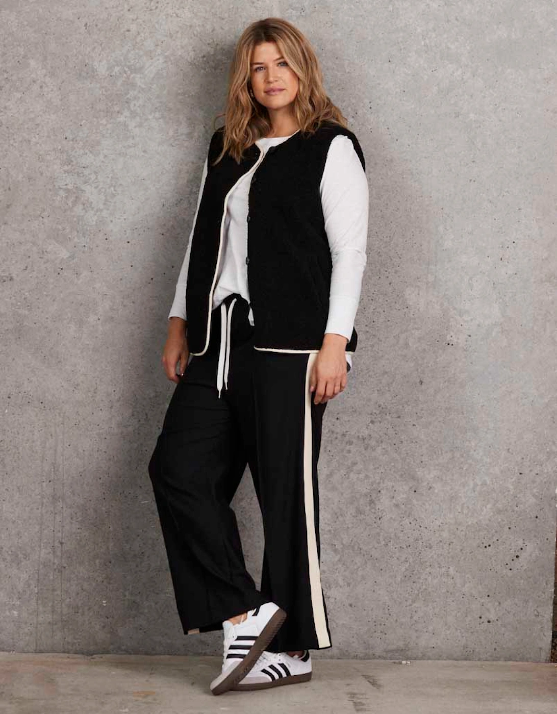 Black Borg Gilet With White Tipping