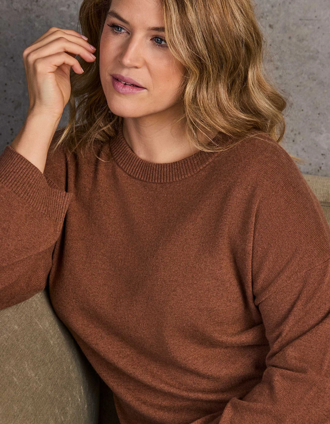 Chestnut Round Neck Knitted Jumper With Cashmere