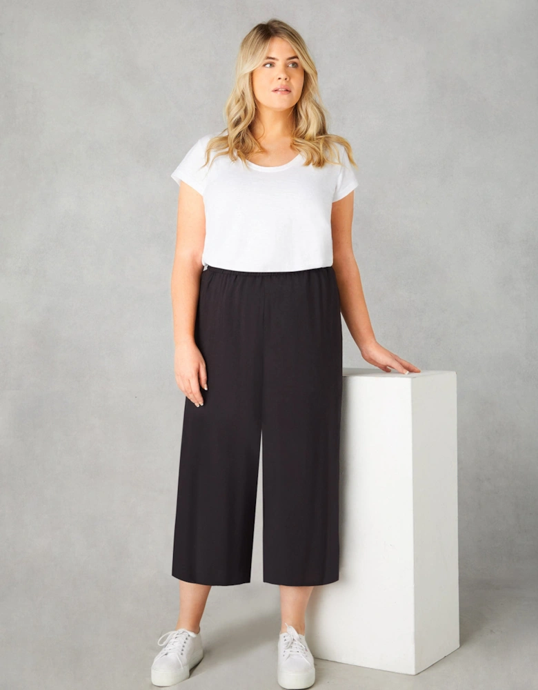 Black Pull-On Cropped Trousers