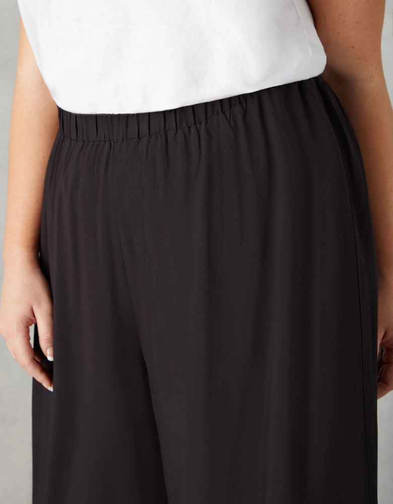 Black Pull-On Cropped Trousers