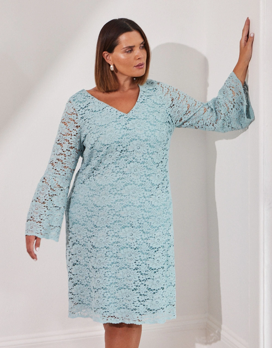 Live Unlimited London Live Unlimited London Women's Light Blue Lace Dress With Flute Sleeve