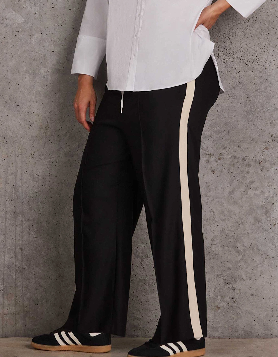 Black Wide-Leg Trousers With Contrast Side Detail