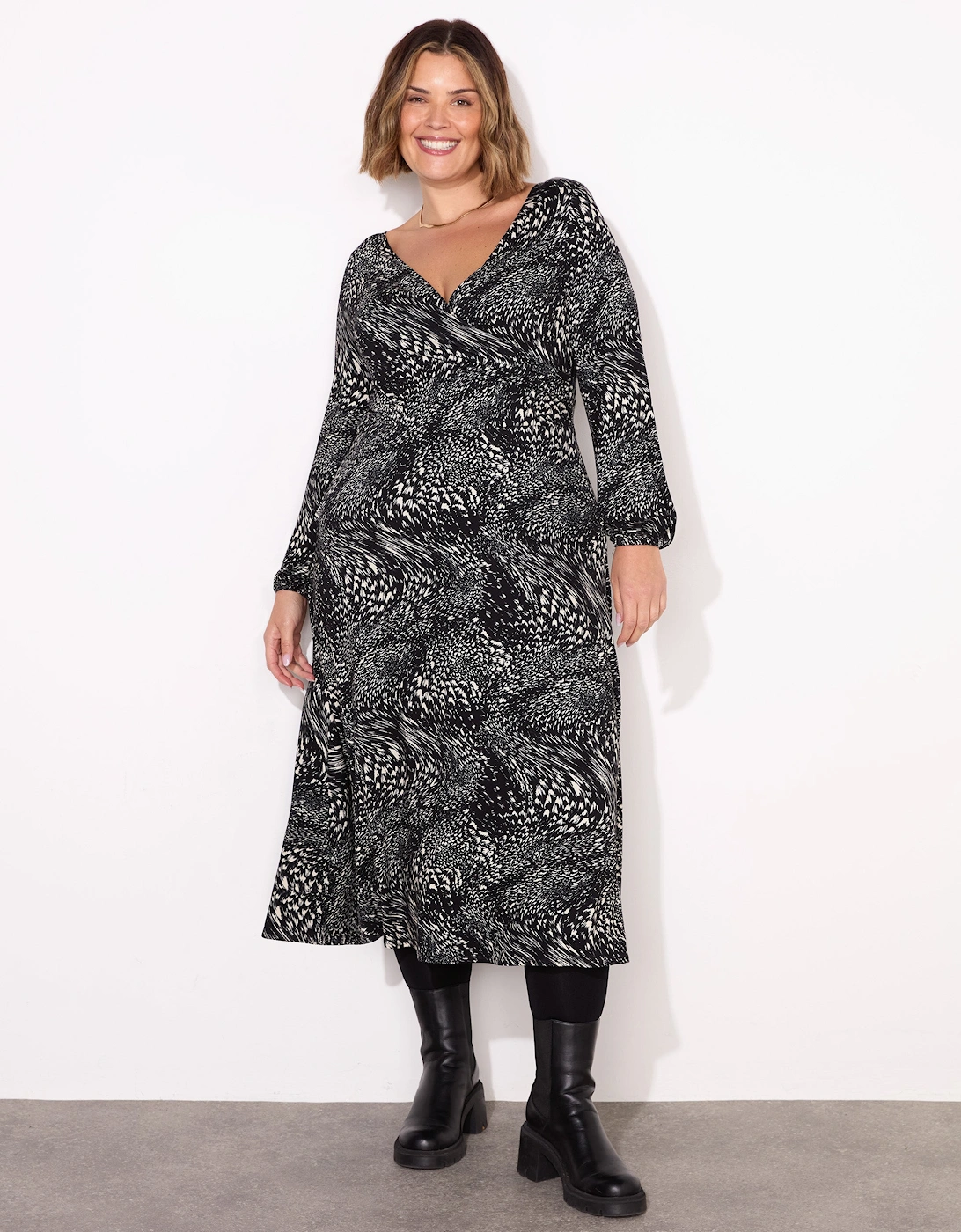 Live Unlimited London Live Unlimited London Women's Mono Abstract Pleated Wrap Dress - Black/Multi
