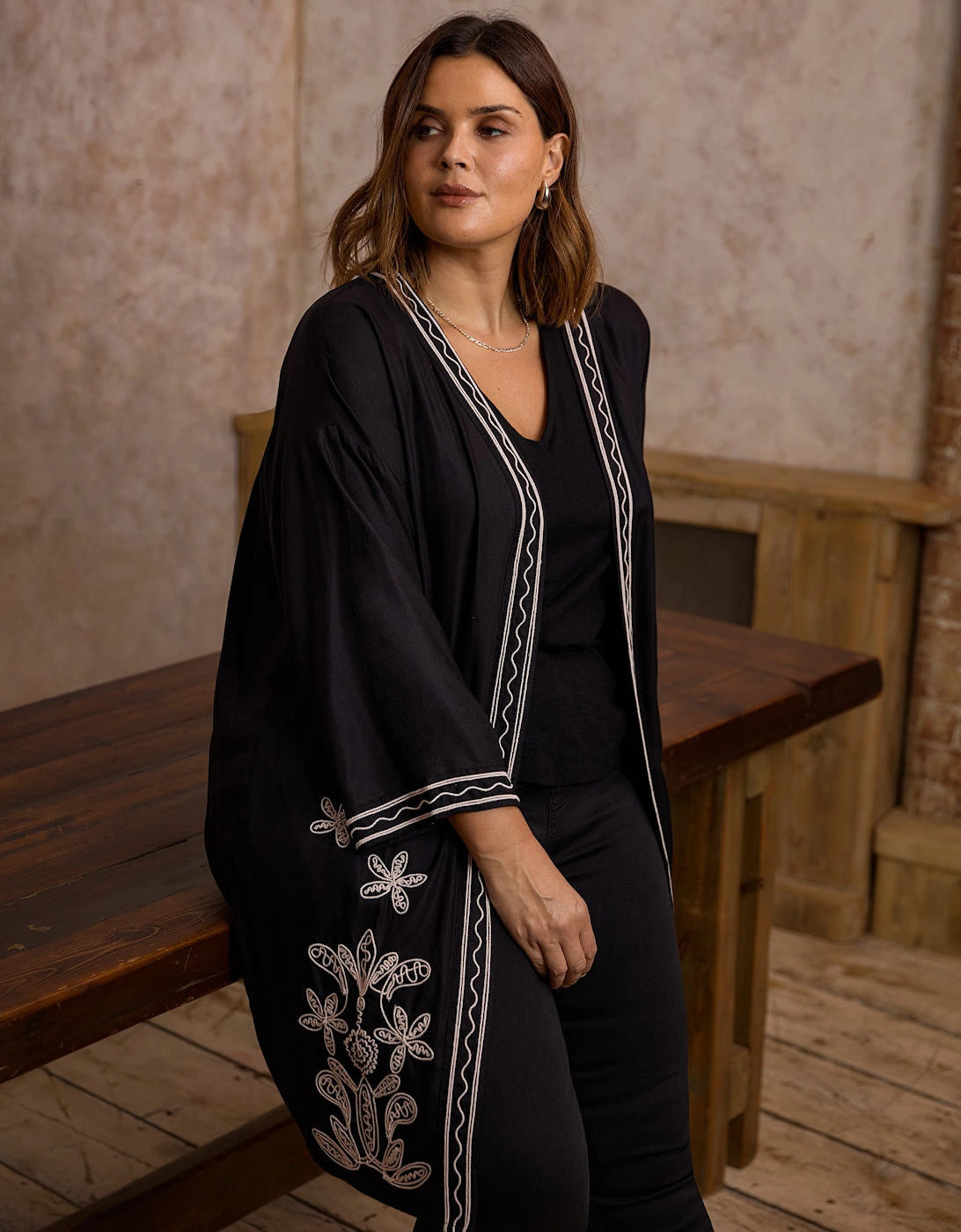 Black Contrast Embroidery Kimono