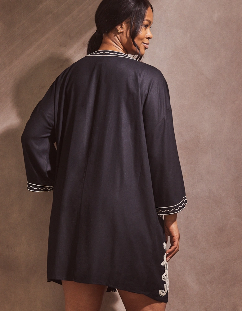 Black Contrast Embroidery Kimono