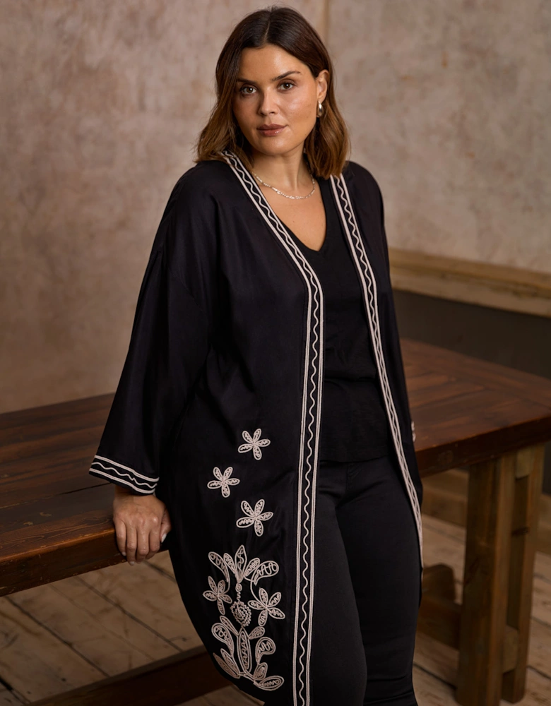 Black Contrast Embroidery Kimono