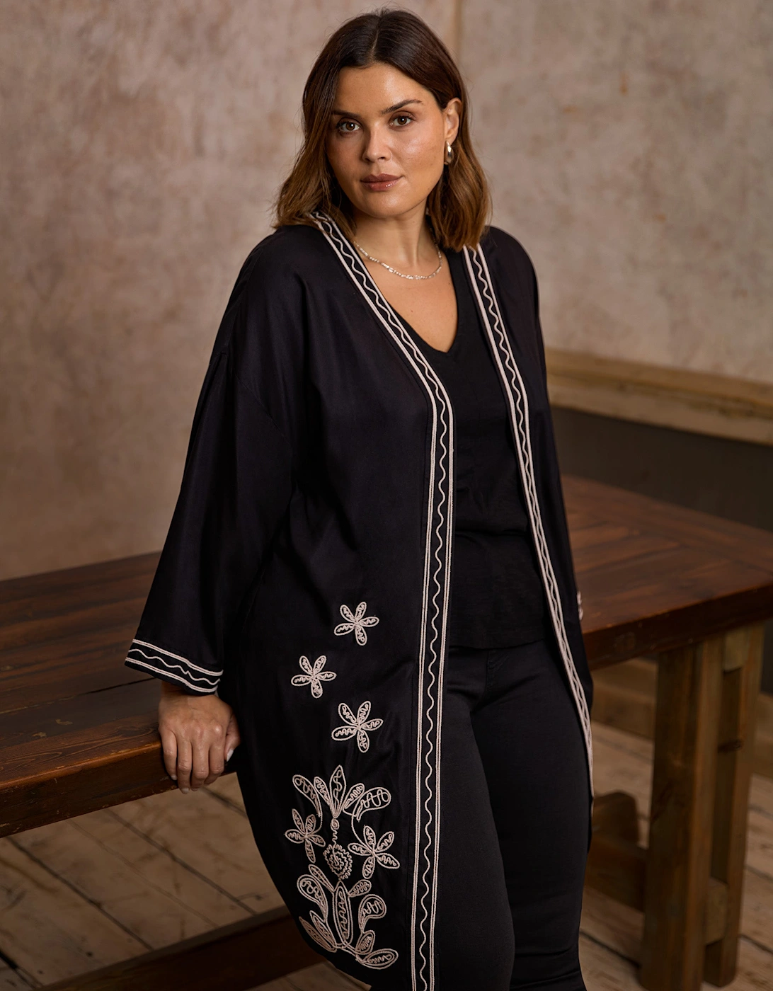 Black Contrast Embroidery Kimono
