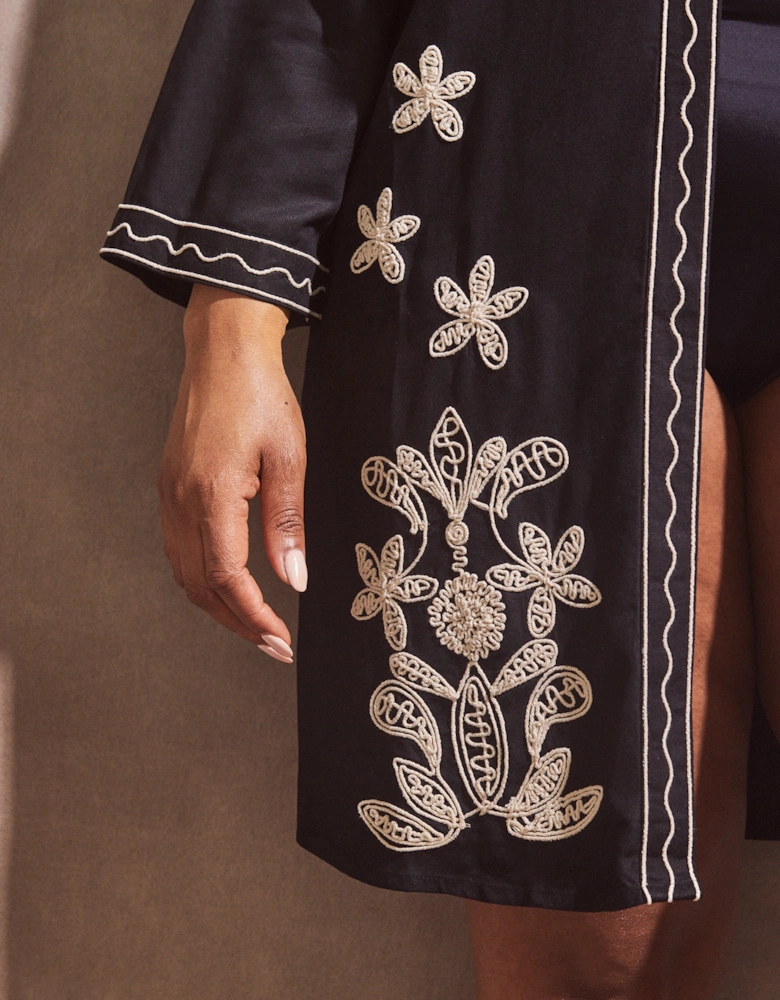Black Contrast Embroidery Kimono