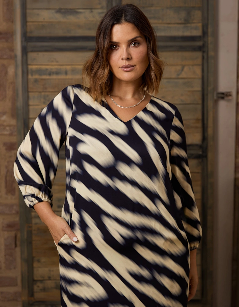 Blurred Animal Print Dress With Pockets