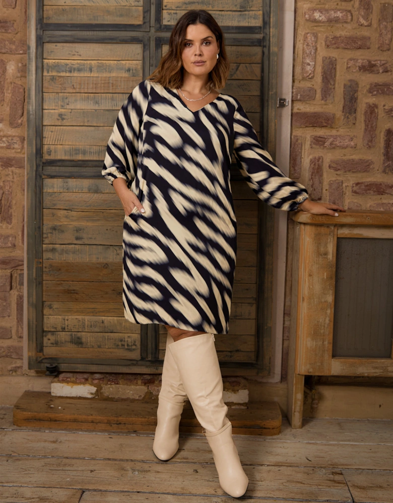 Blurred Animal Print Dress With Pockets