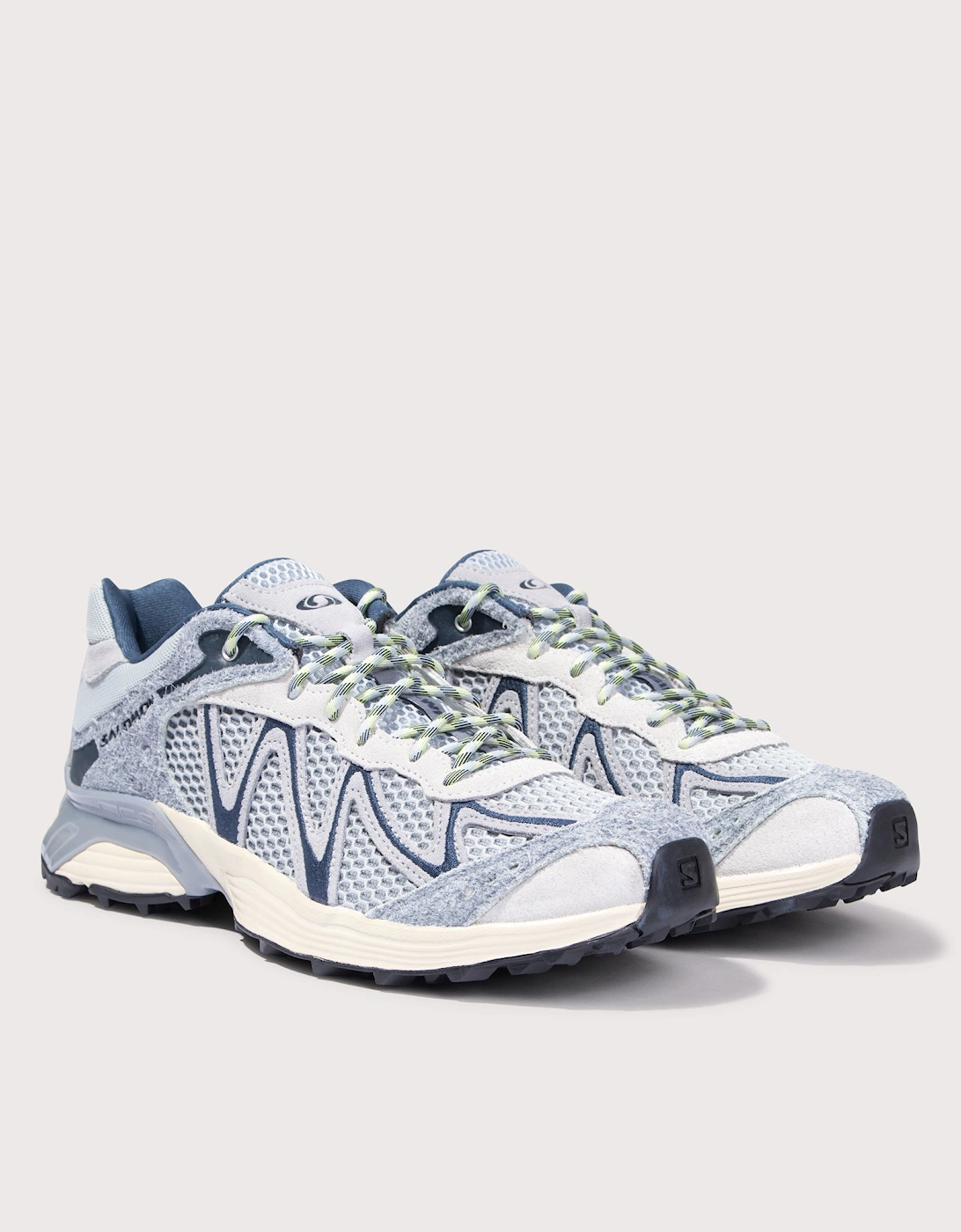 XT-WHISPER EMBROIDERY Sneakers