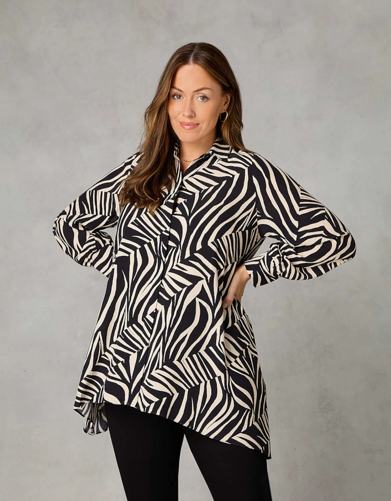 Petite Stone Linear Print Hanky Hem Shirt