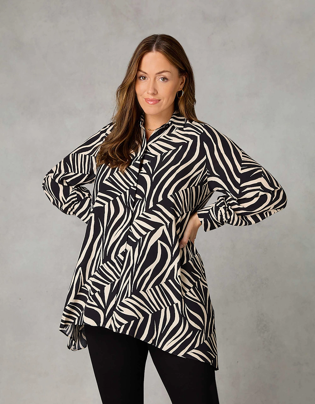 Petite Stone Linear Print Hanky Hem Shirt