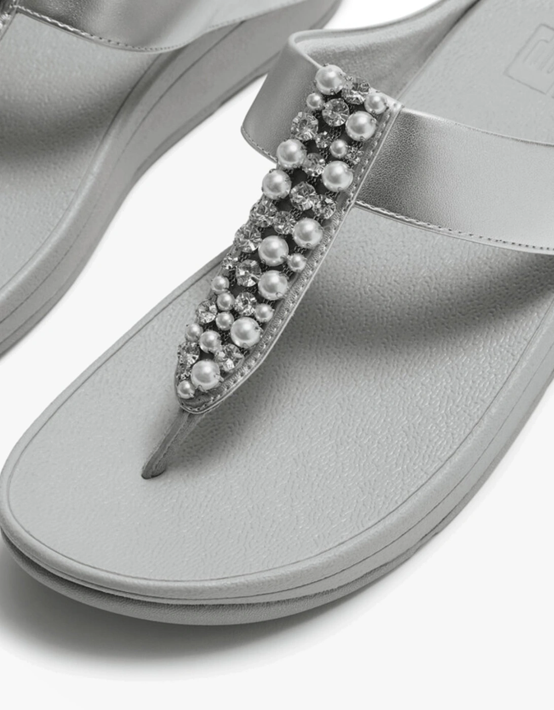 FINO PEARLS AND CRYSTAL Womens Toe-Post Sandals Silver