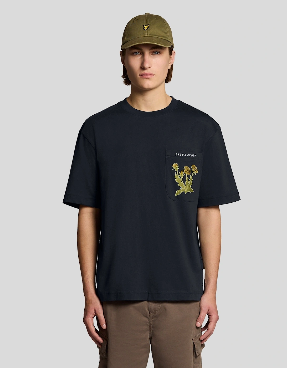 Lyle And Scott Men's Botanical Embroidered Pocket T-Shirt  40 L