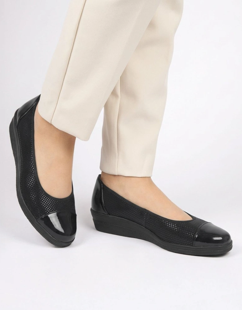 Petunia Womens Accent Low Heeled Pumps