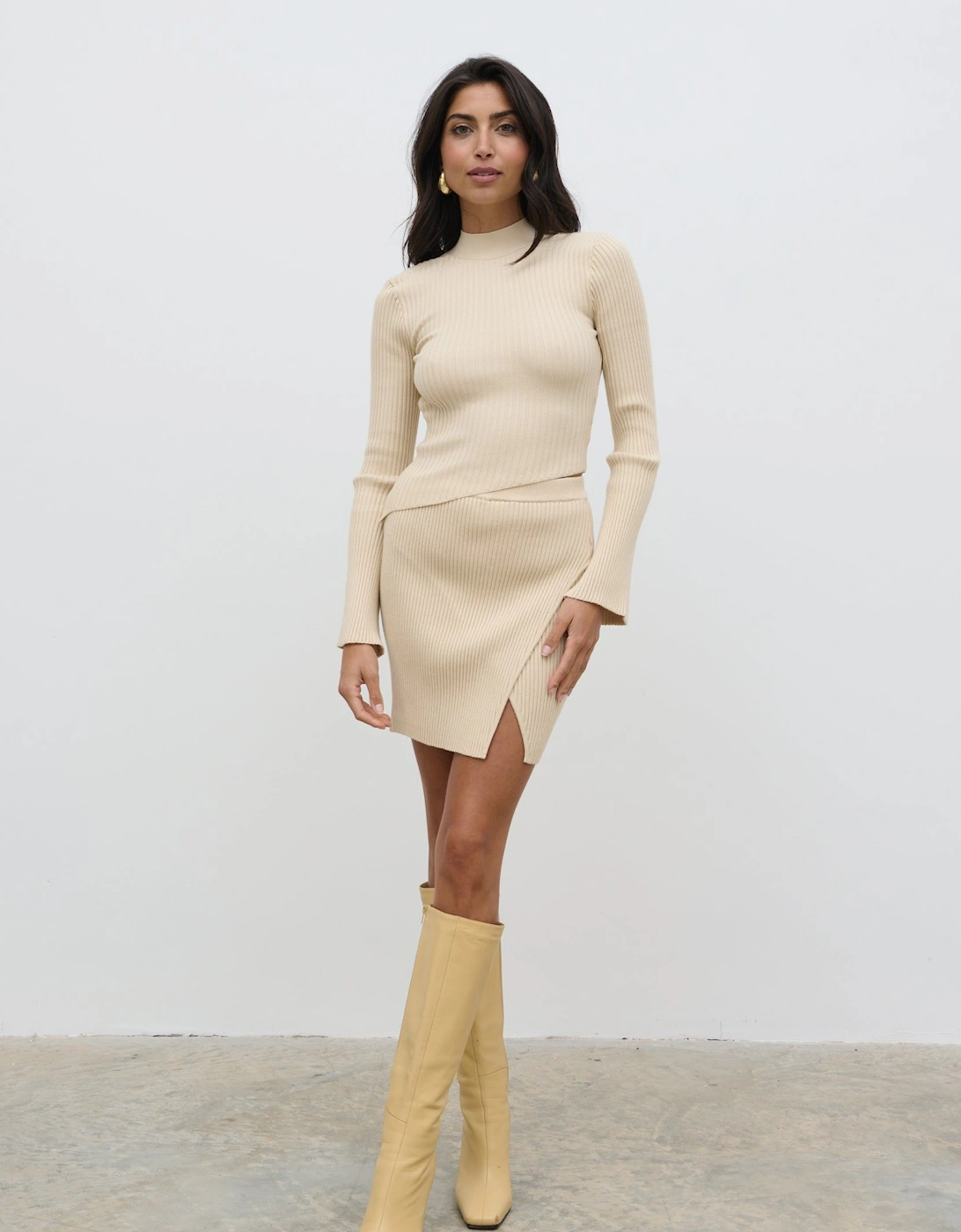 Lakelyn Backless High Neck Knit Top - Beige