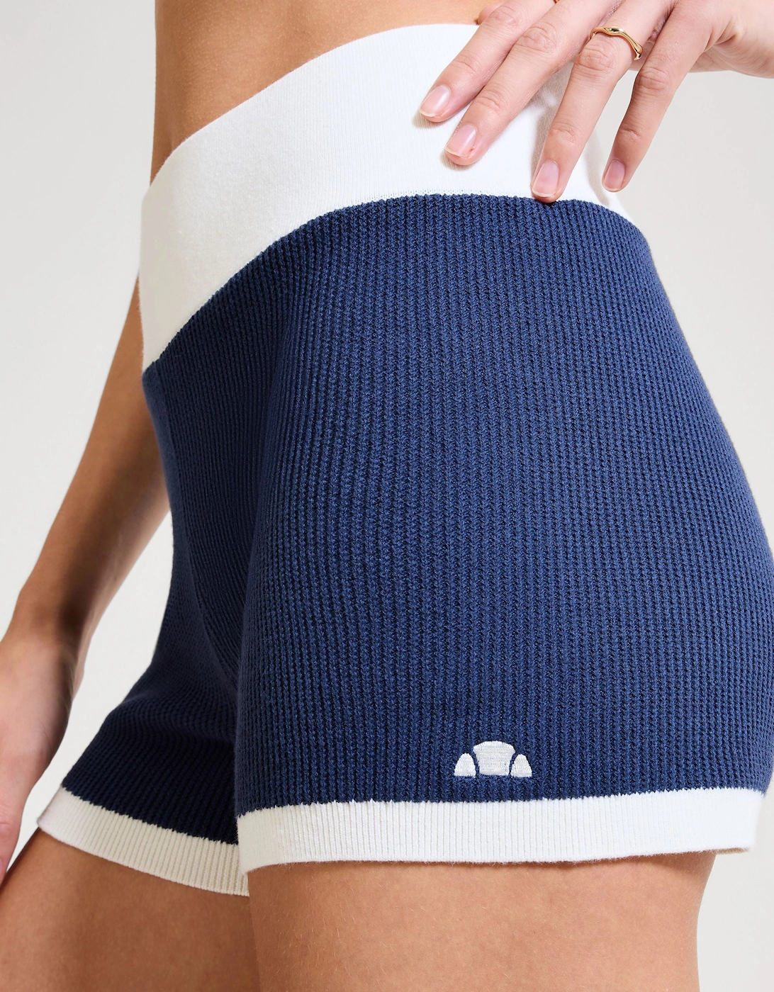 Centola Shorts