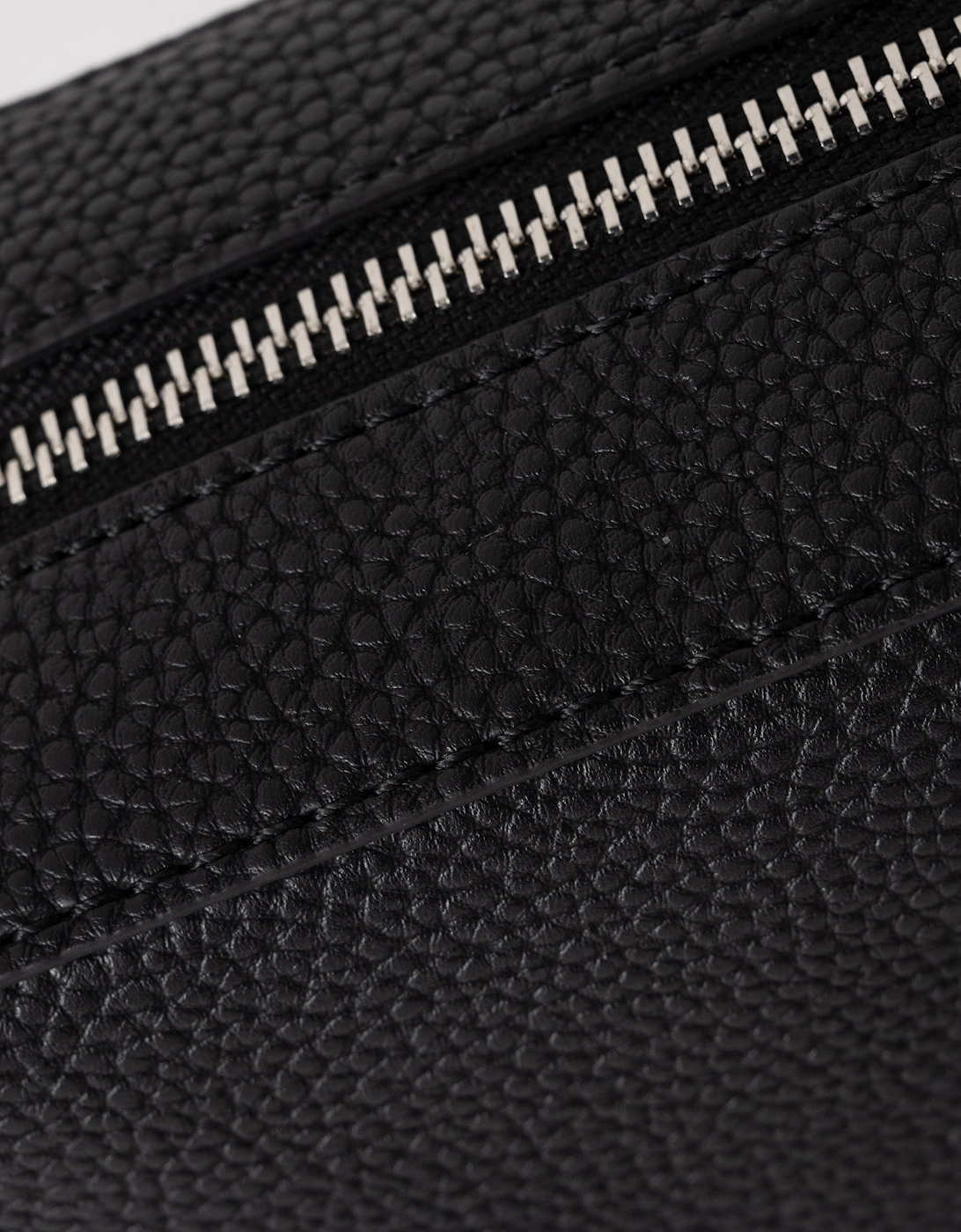 Tommy Hilfiger TH Emblem Womens Camera Bag - Black