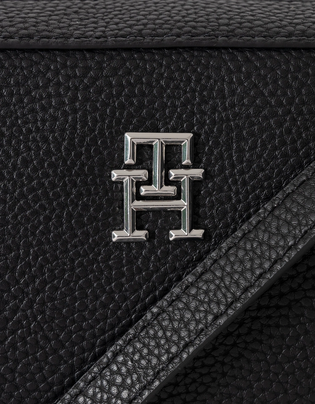 Tommy Hilfiger TH Emblem Womens Camera Bag - Black