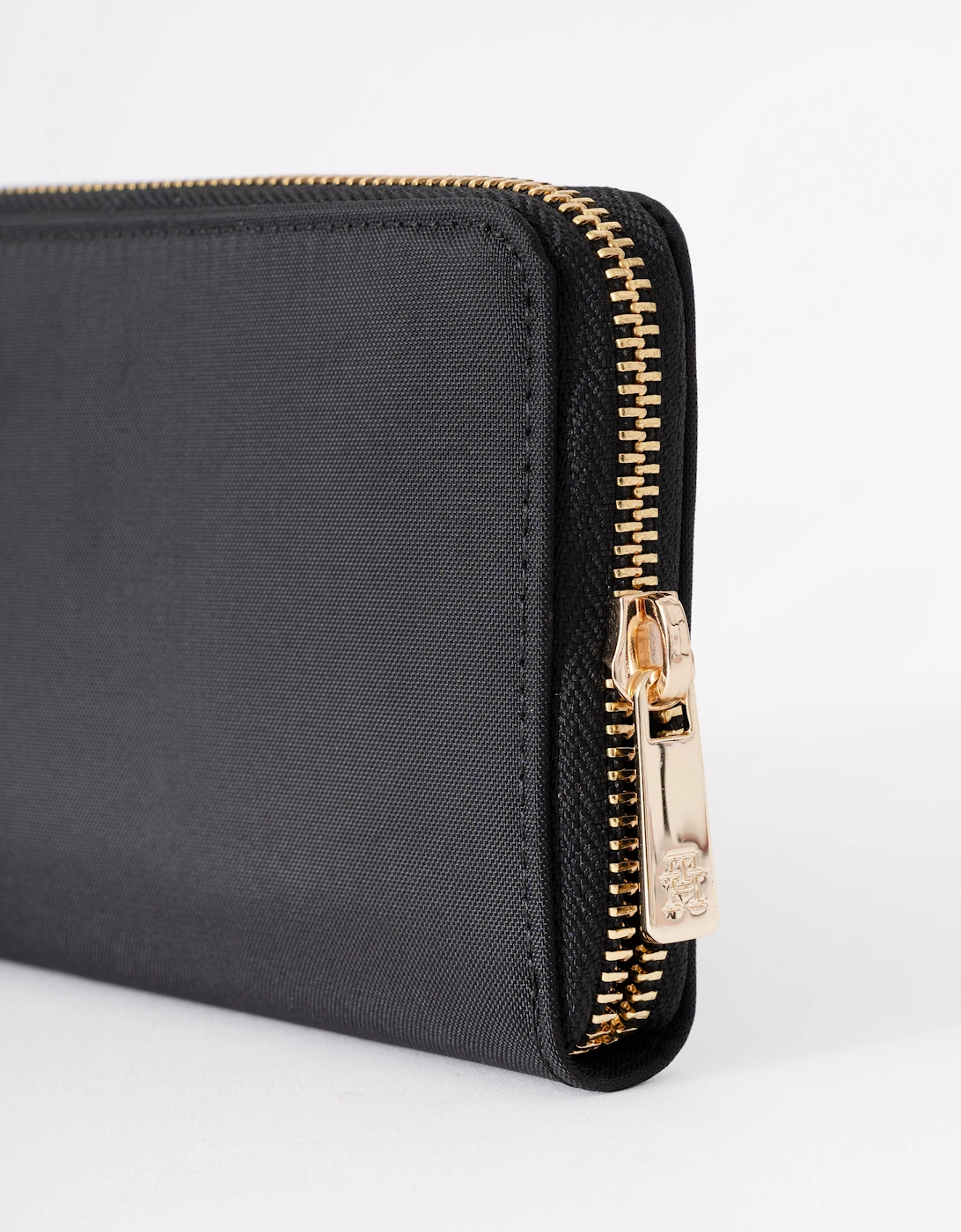 Tommy Hilfiger Popette Large Nylon Womens Zip Purse - Black