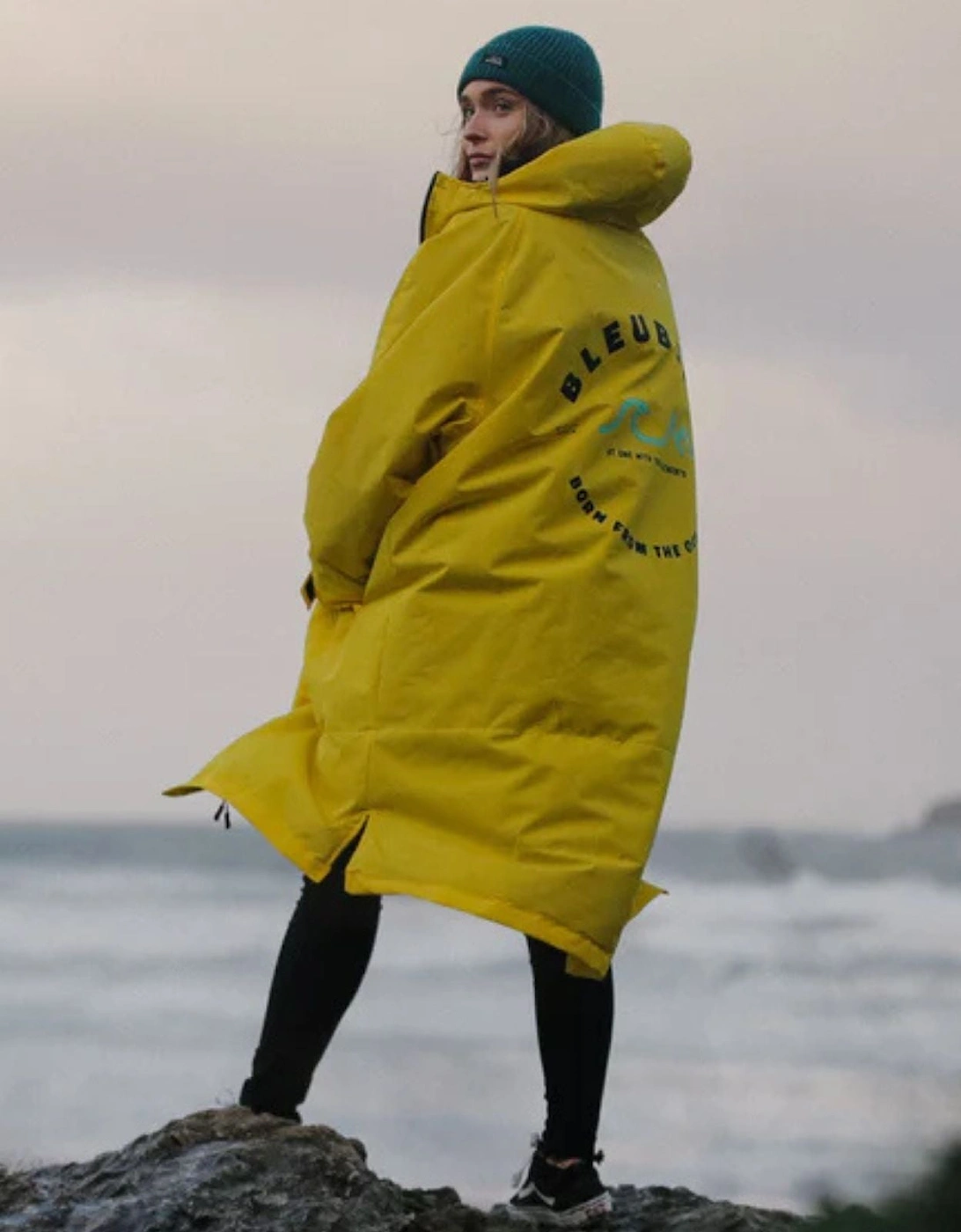 Bleubird Nordic Adults Waterproof Changing Robe, 2 of 1