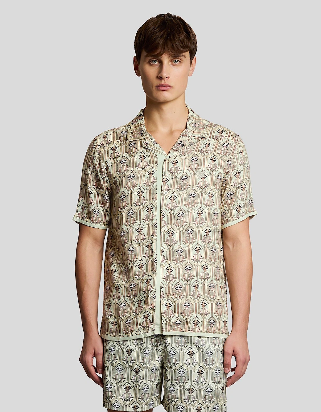 Lyle And Scott Men's Light Short Sleeve Botanical Graphic Shirt  44/Regular Xxl