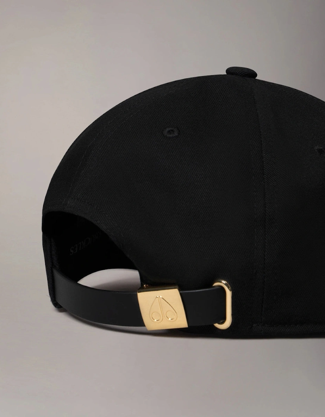 Moose Knuckles Logo Icon Cap - Gold S1-26 285 Black/Gold
