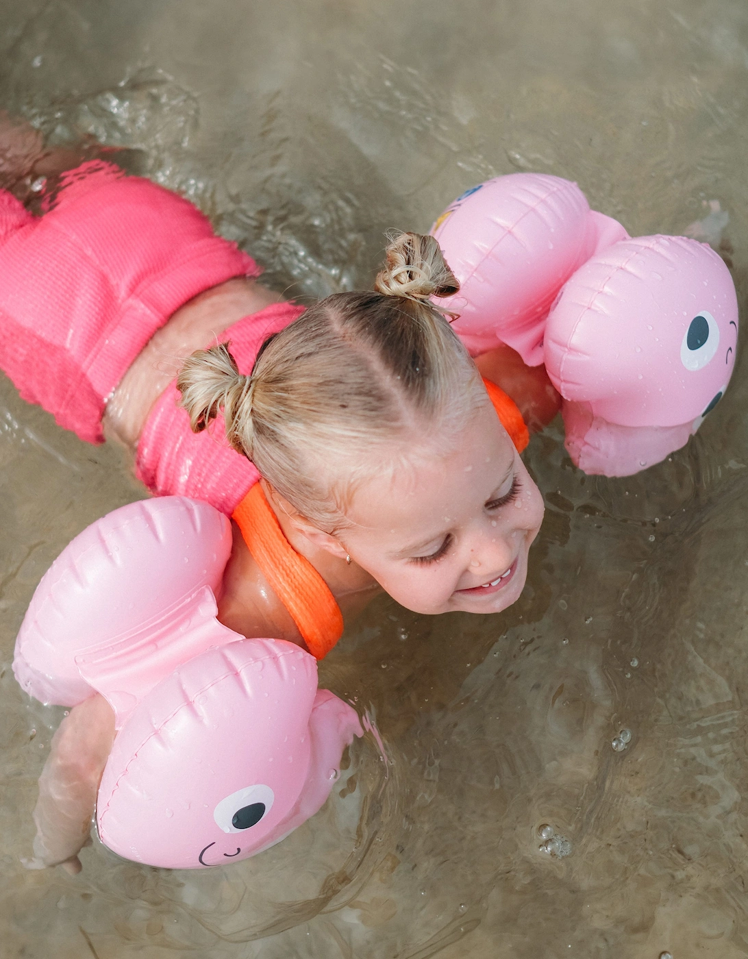 Sunnylife Girls Poppy The Peach Inflatable Arm Bands in Pink (18.5cm)