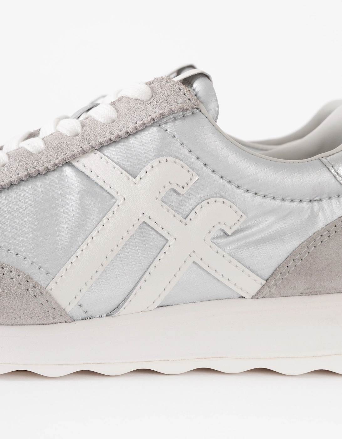 FitFlop Womens Retro-Q FF Metallic-Fabric/Suede Trainers - Silver/Urban White E11