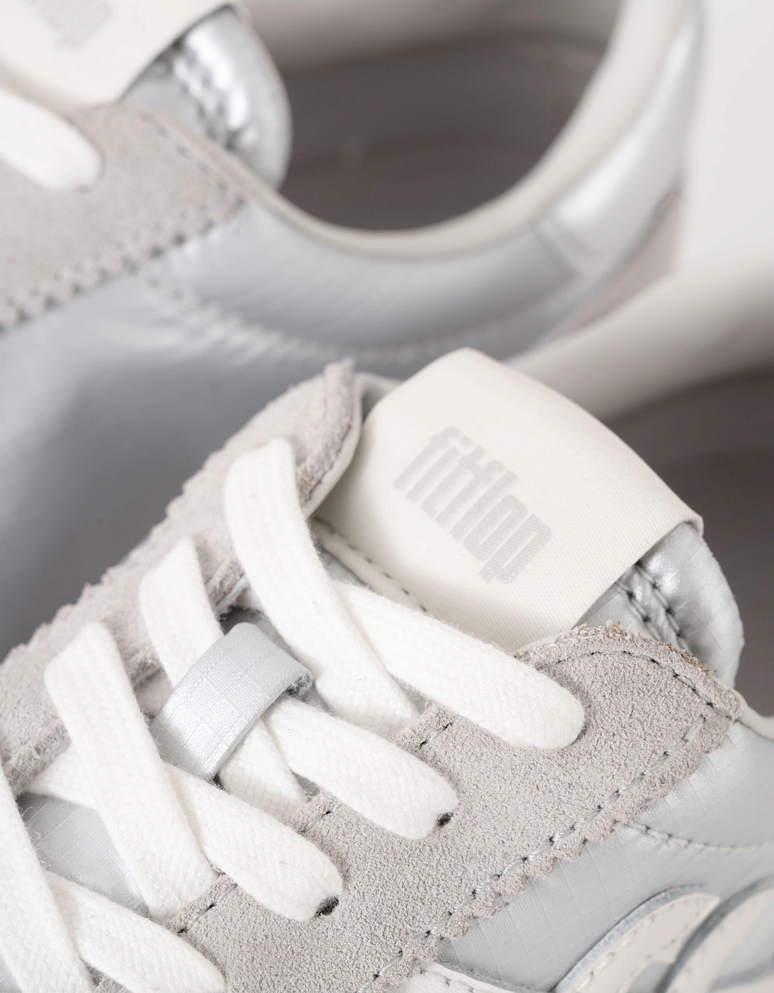 FitFlop Womens Retro-Q FF Metallic-Fabric/Suede Trainers - Silver/Urban White E11