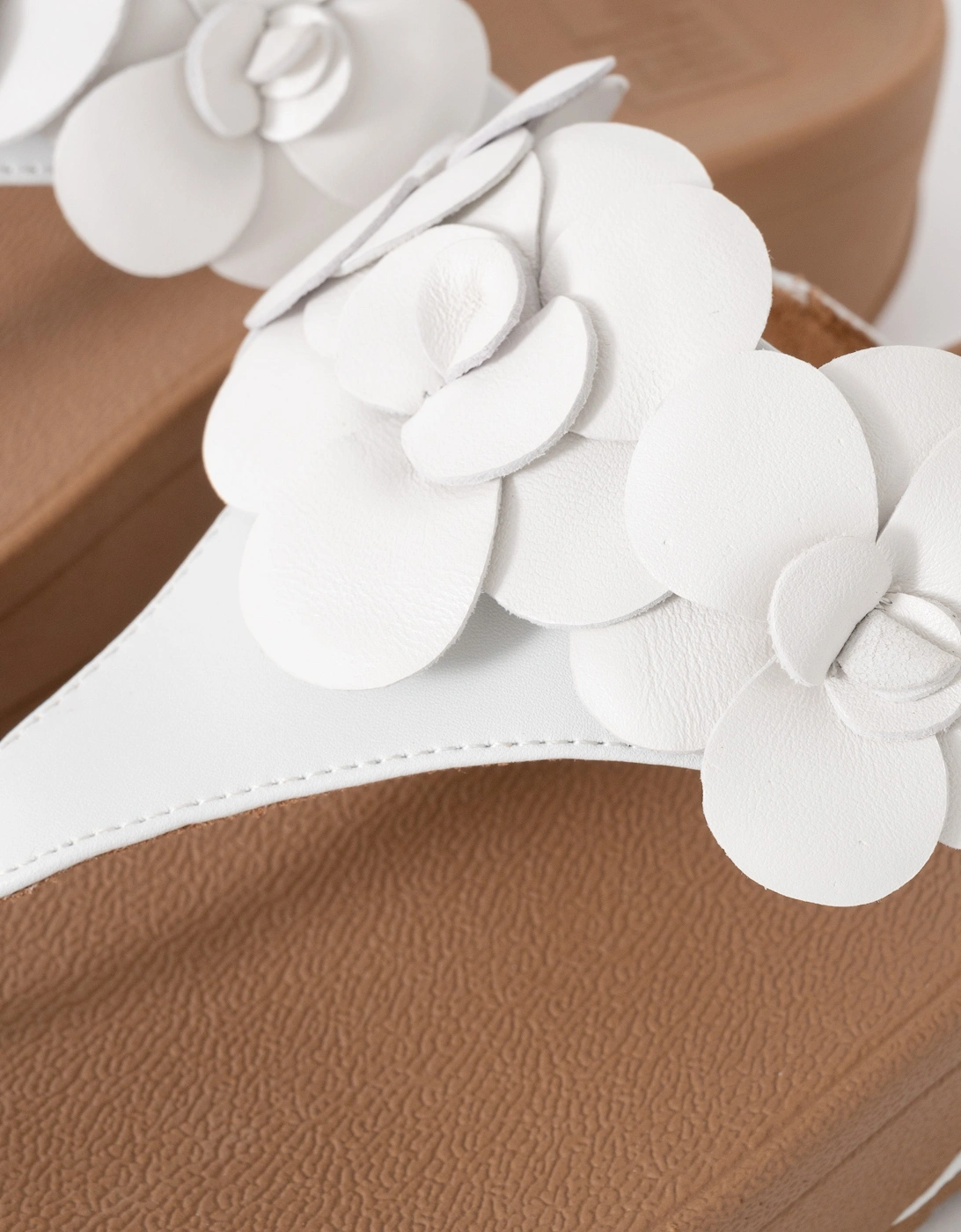 FitFlop Womens Lulu Flower Toe-Post Sandals - Urban White 194
