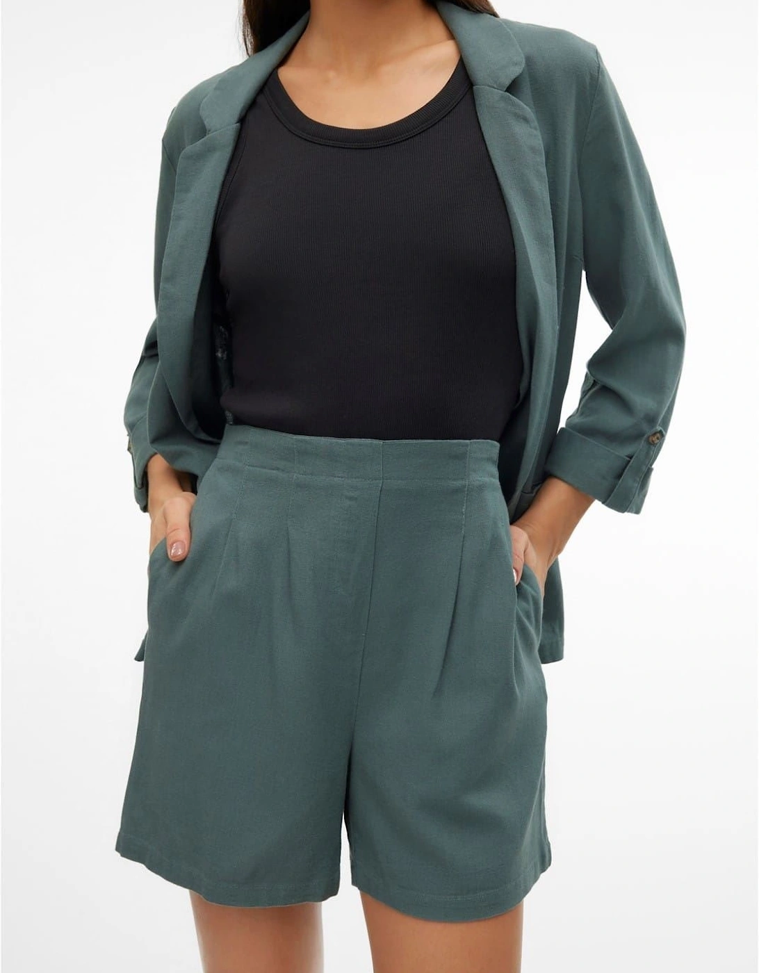 Vero Moda Women's Green Jesmilo Solid Bermuda Shorts - Size: 8